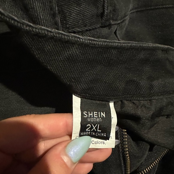 Black SHEIN shorts - Picture 3 of 3